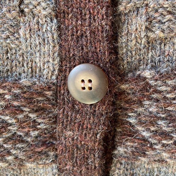 Vintage 100% Shetland Wool
Collared button up Sweater L - Picture 9 of 10